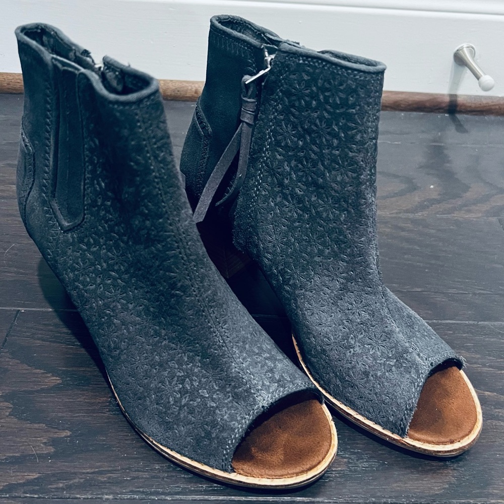 Toms blue/grey suede leather peep toe ankle boot 8W